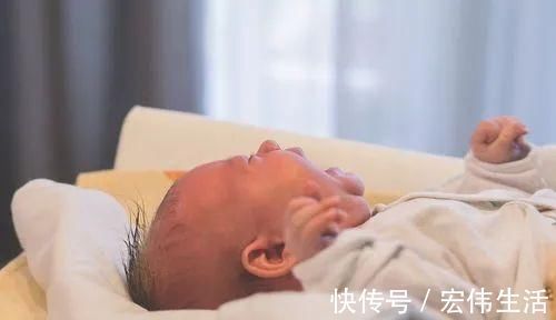 乳头|宝宝哭闹不止,妈妈掀开衣服后瞬间爆炸:原来是奶奶做了“手脚”