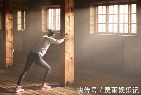 膝盖|再怎么懒，都要每天拉筋！让你的肉背、粗腿默默变的纤细！