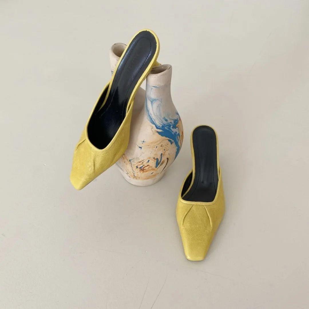 时髦|这个秋冬,让鞋子时髦起来的秘诀竟然是“变方”