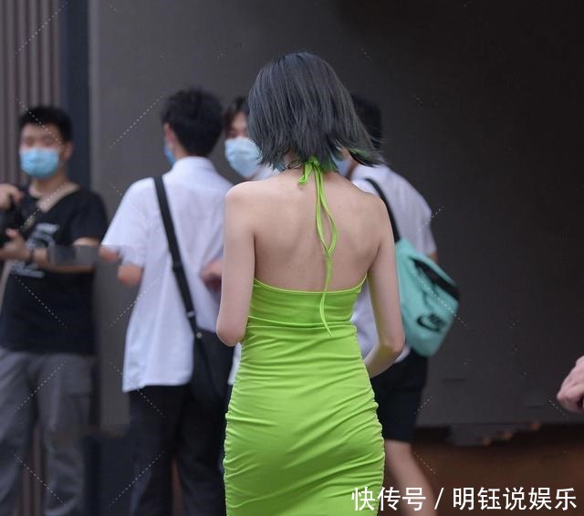 穿裙子要选对配色,才能放大自身优势,提升外在美