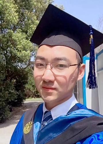 研究生|交大硕士张迪:患病没钱放弃治疗,笑着对奶奶说“要出国留学了”