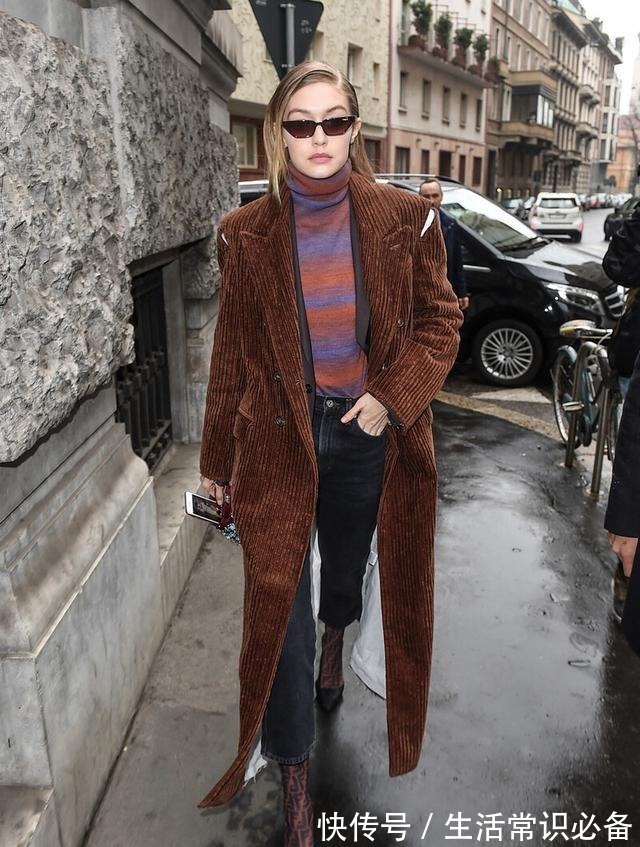 时髦 焦糖色大衣怎么搭“五个”搭配小技巧,更加利落有范!