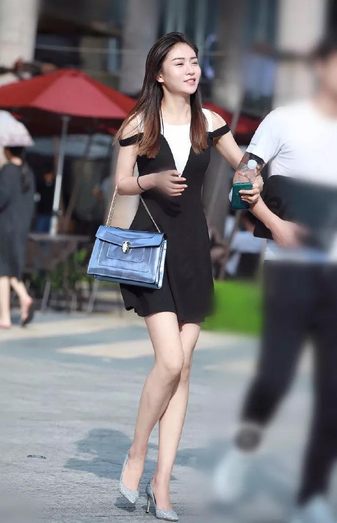 美女|气质美女搭配高跟鞋,显高时尚又魅力