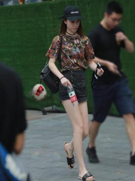 腿部|路人街拍,性感可爱的小姐姐,包裹中更显修长的腿部