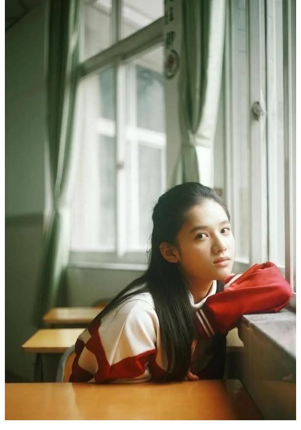 风犬少年的天空|“自然美”95后小花张婧仪参加品牌发布会，现场展示“清新”自拍