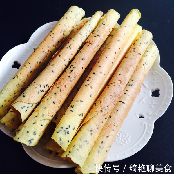 一碗面粉，4个鸡蛋，做孩子爱吃的鸡蛋卷，酥脆香甜，在家做卫生