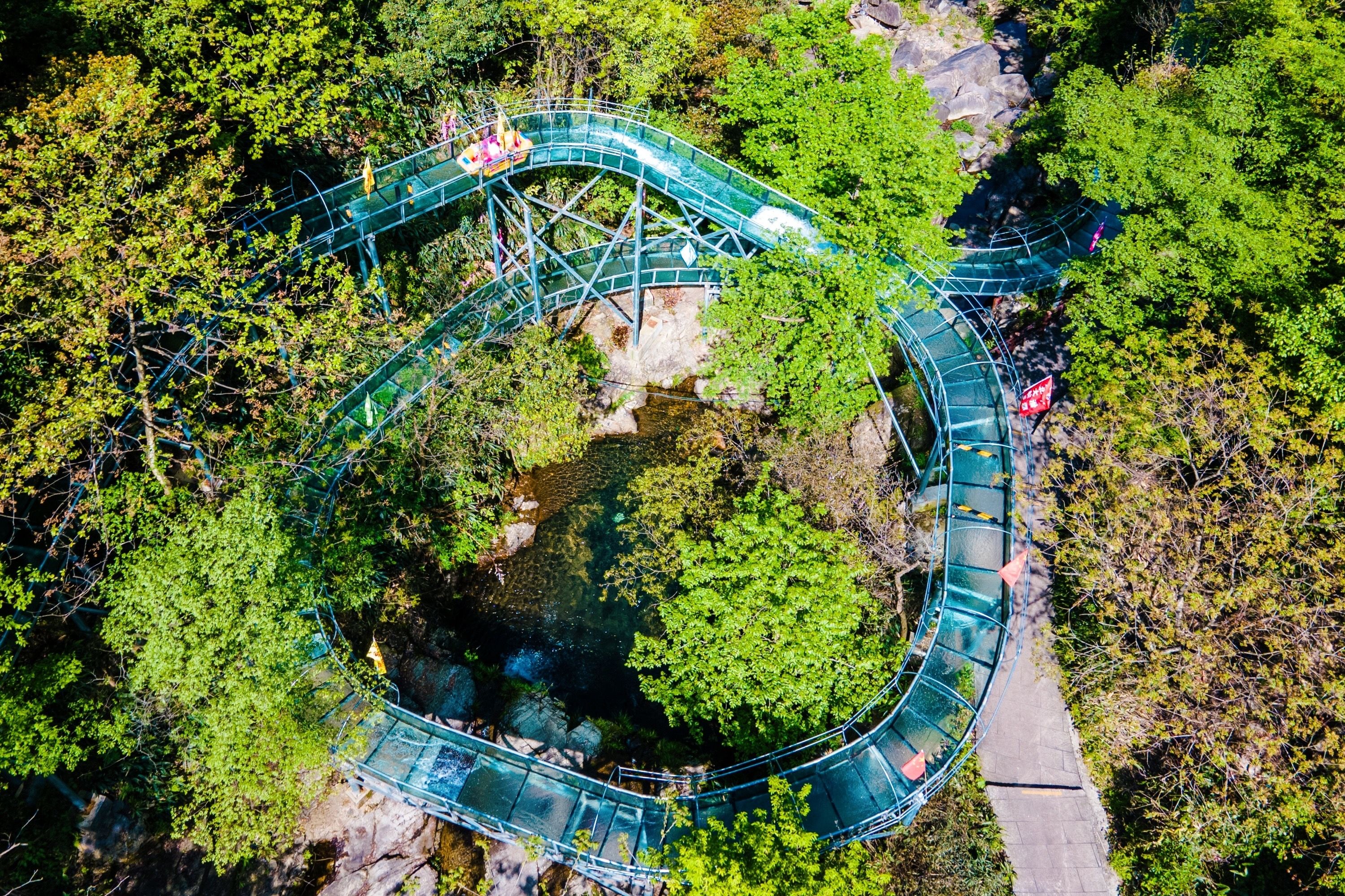 安吉浙北大峡谷，北纬30度线上的奇特山景，九大游乐项目等你挑战