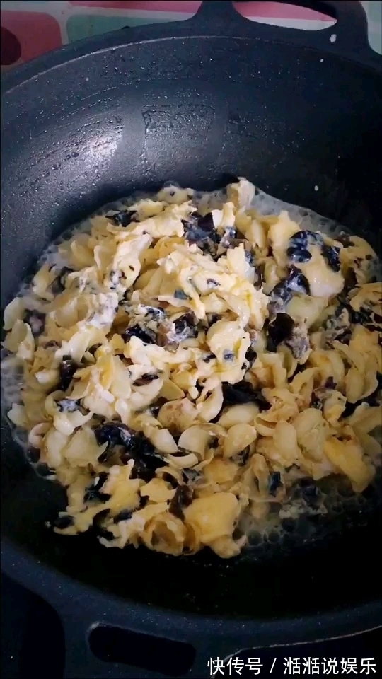 润肺止咳别只炖梨了,教你做个懒人小吃,肺润了,不咳了!