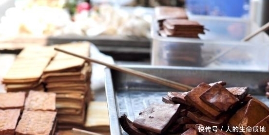  菜市场买豆腐时长点心，这两种豆腐吃了可能会中毒，下次看清楚