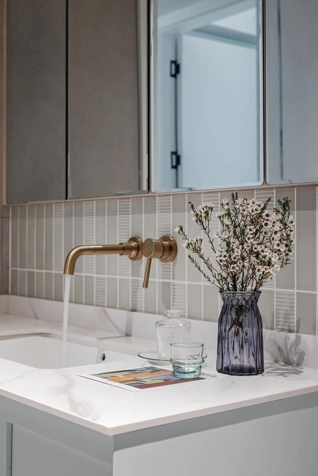 收纳|这对夫妻的“穷装风”新家,明亮又舒适,证明了越简单越美好!