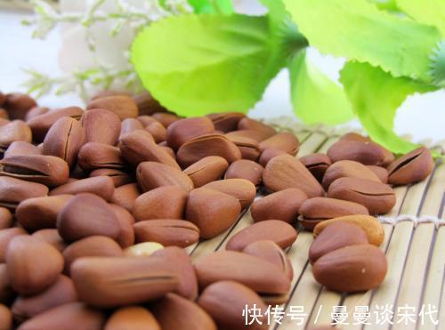 女性|女性睡前当零食吃几颗,一个月下来,皮肤干净了,越来越年轻