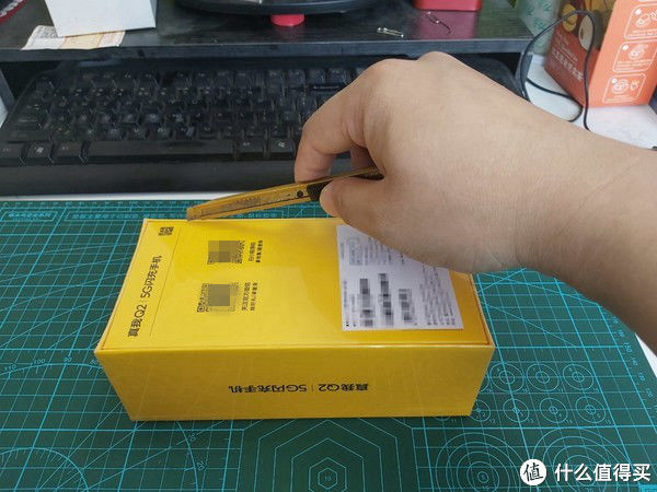 Q2|购物日常 篇二十八：有颜又能打的千元机，真我Q2有资格占一席