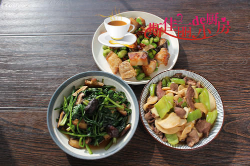 武汉70后老两口午餐走红朋友圈，网友：吃饱吃好不浪费拒绝精致穷