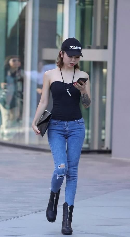 范儿|美女浅绿色中袖,搭配瑜伽裤,女神范儿十足时尚感拉满!