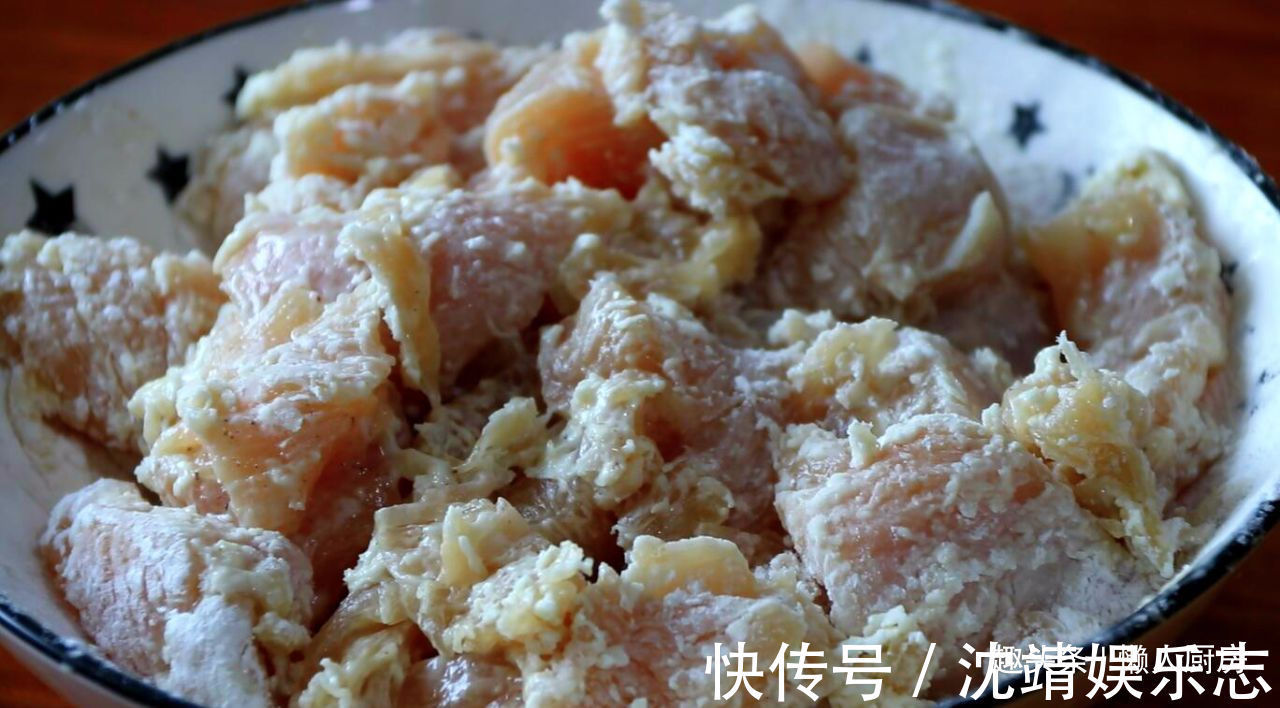 教你鸡胸肉最香的做法,外皮酥脆,肉嫩不柴,怎么吃都吃不腻