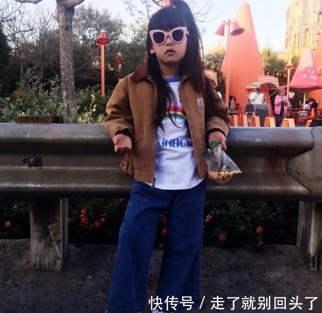 年轻人|萌娃被送下乡给姥姥带,姥姥在朋友圈秀娃,妈妈看完快哭了