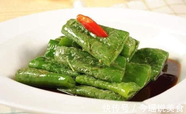 做虎皮青椒时,青椒下锅煎之前,多加一个步骤,做出来更美味