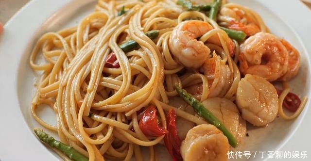 秋天|秋天,这碗意面要多吃,营养极高,自己做一盘不到20元