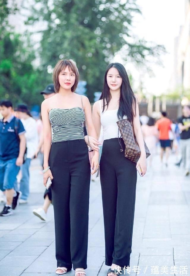 包臀裙|经典的“黑白配”总是穿出路人感学街头达人的穿搭,时髦洋气
