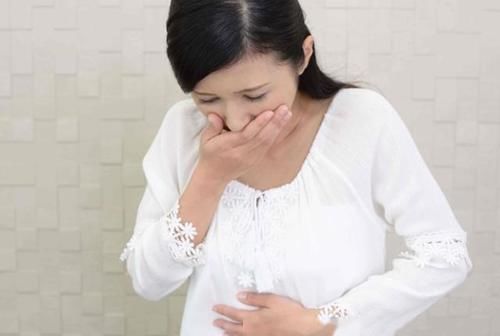 孕吐|为什么有些孕妇怀孕后从不吐,而有些却吐到生,医生:和孩子有关