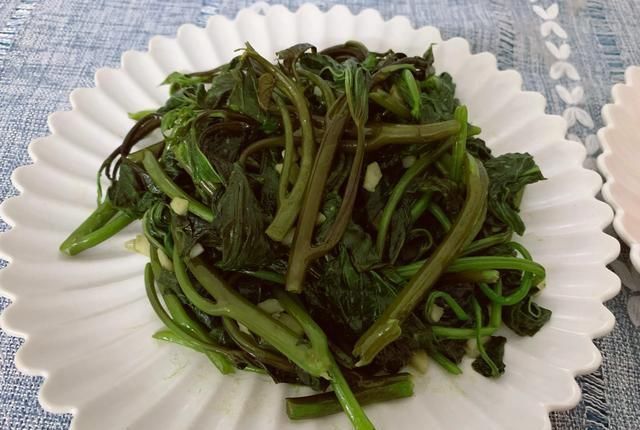 好吃|一家三口的晚餐,两菜一汤,一屋三人,简简单单却充满了爱