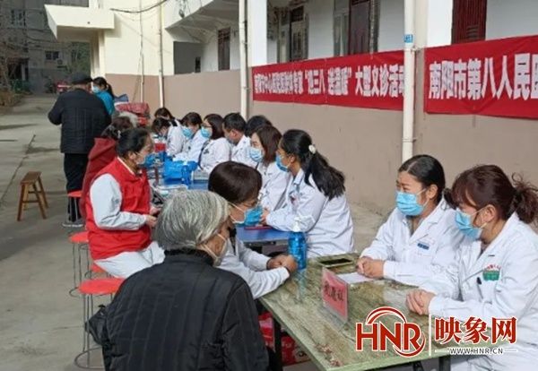 Nanyang Eighth People's Hospital and Central Hospital experts jointly entered the community to carry out free health clinic activities