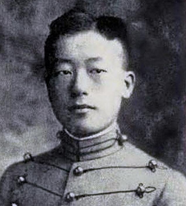 徐志摩|徐志摩陆小曼的婚姻,从婚前5次不吉暗示,便已注定悲惨结局