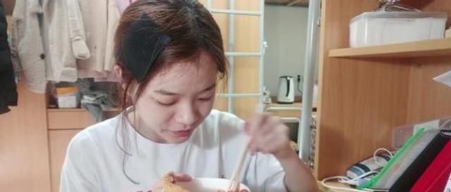 拒绝|那些年室友带来的“土特产”,内心是拒绝的,吃完真香