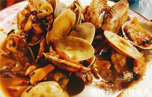 聚餐|闺蜜一起聚餐,几个人合力下厨做了一桌菜,比在外面吃更有滋味!