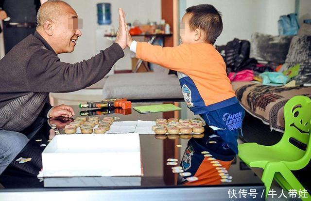 子女们|让老人帮忙带孩子,父母要注意这四件事,否则很容易闹矛盾