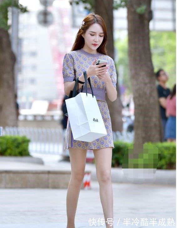 淑女裙|拥有“铅笔腿”的小姐姐,淑女裙穿出唯美感,鞋子的搭配更是亮眼!