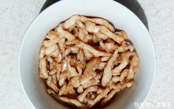 春天，多做这个面给孩子吃，促进身体营养发育，孩子个儿长得快！