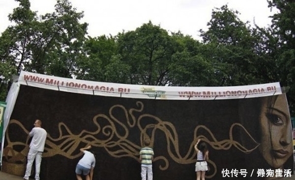 肖像画|画家将200多万颗咖啡豆粘在墙上,组成一幅肖像画,网友:土豪