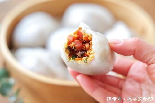 比包子馒头还好吃，外皮有嚼劲，馅料满满，一次吃3个都不过瘾！