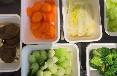 整容|38岁李云迪暴瘦15斤，下巴溜尖脸小两圈堪比整容，竟然撞脸何炅