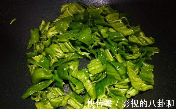 青椒|别看此菜不起眼，此菜是血液垃圾的“克星”，中老年人要多吃