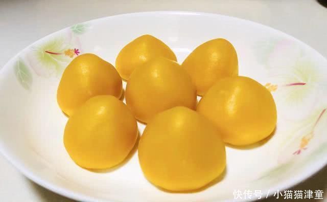 不用面粉,不用发酵,玉米面窝窝头,软香可口,放到明天也不发硬