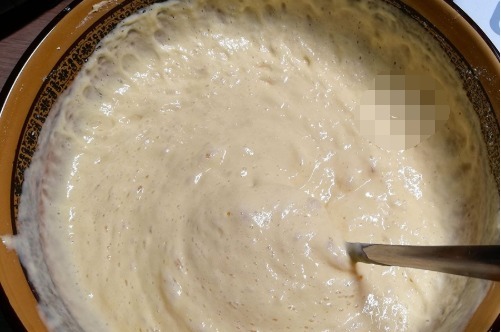 玉米面独特做法,开水一烫,手不沾面,加2个鸡蛋,营养又健康