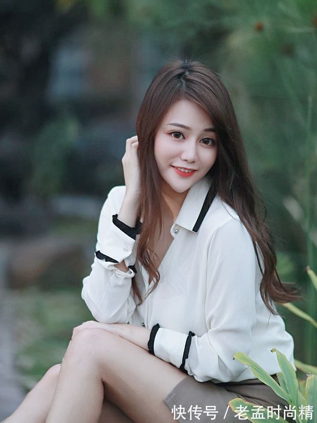 衬衫|衬衫加短裙,将女性的优雅和静美都蕴藏在一起,让人无法抗拒