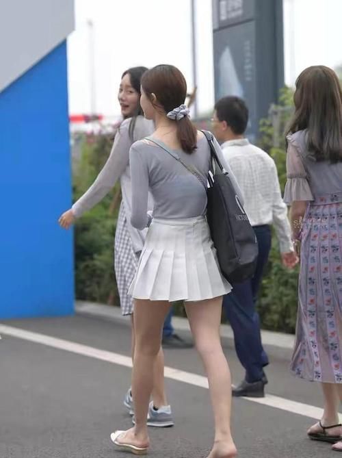 百褶裙 穿着优雅的百褶裙,让人羡慕的好身材,优雅气质