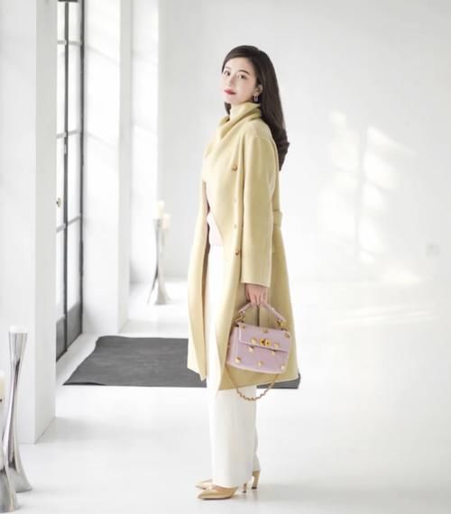 早春穿大衣还只穿“光腿神器”吗?这样穿,优雅气质又时髦洋气