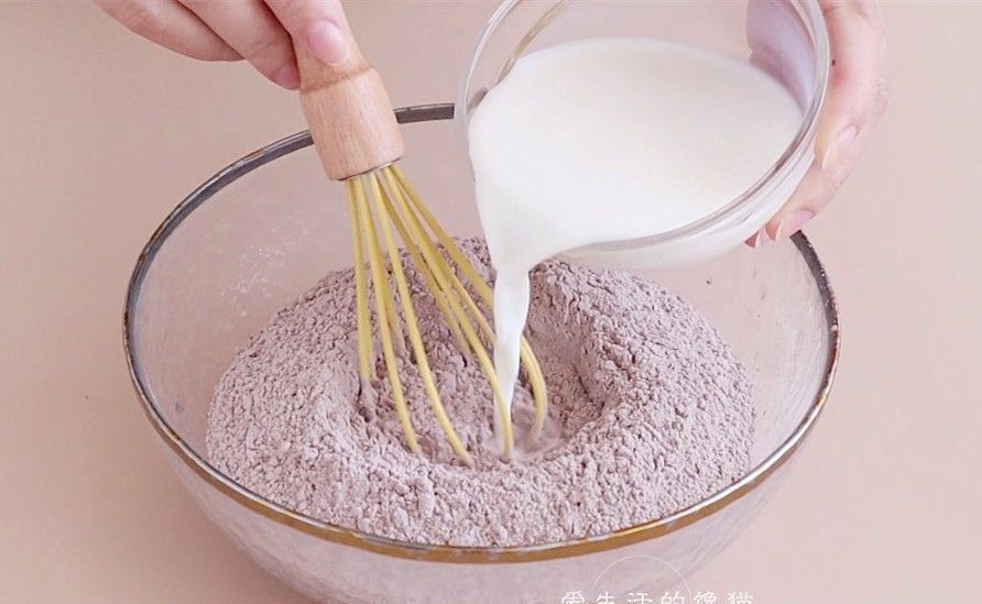 好吃不腻的布朗尼蛋糕，做法原来这么简单，拌一拌就能烤，太香了