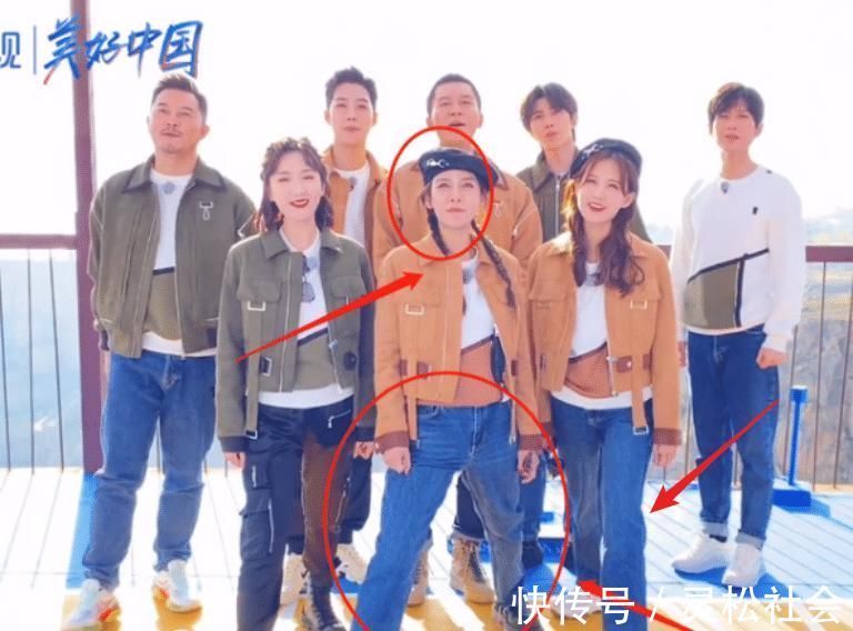 李一桐杨颖同框《跑男》,看清两人的站姿,谁是女汉子很显然