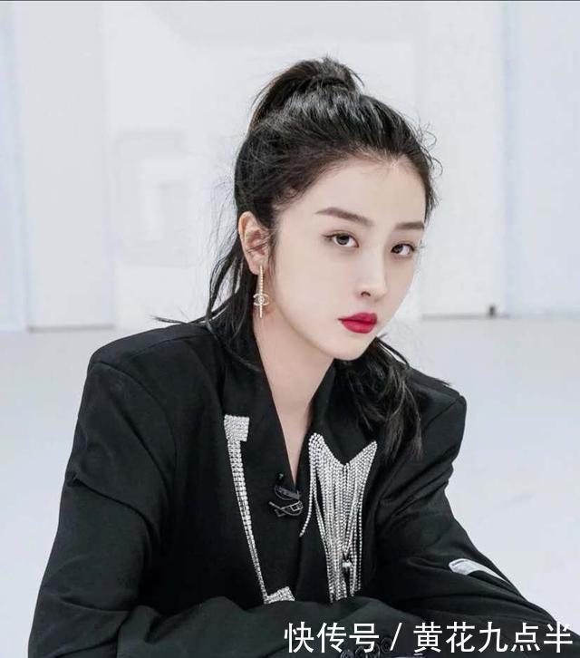 别再傻傻的只会披发了!学会这几种编发,青春洋溢又独特!