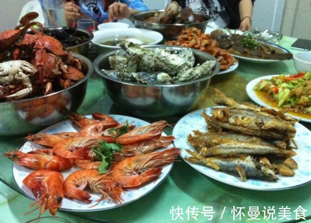 大姨一家人都不吃肉,一个月伙食费却两千多,饭菜上桌我明白了