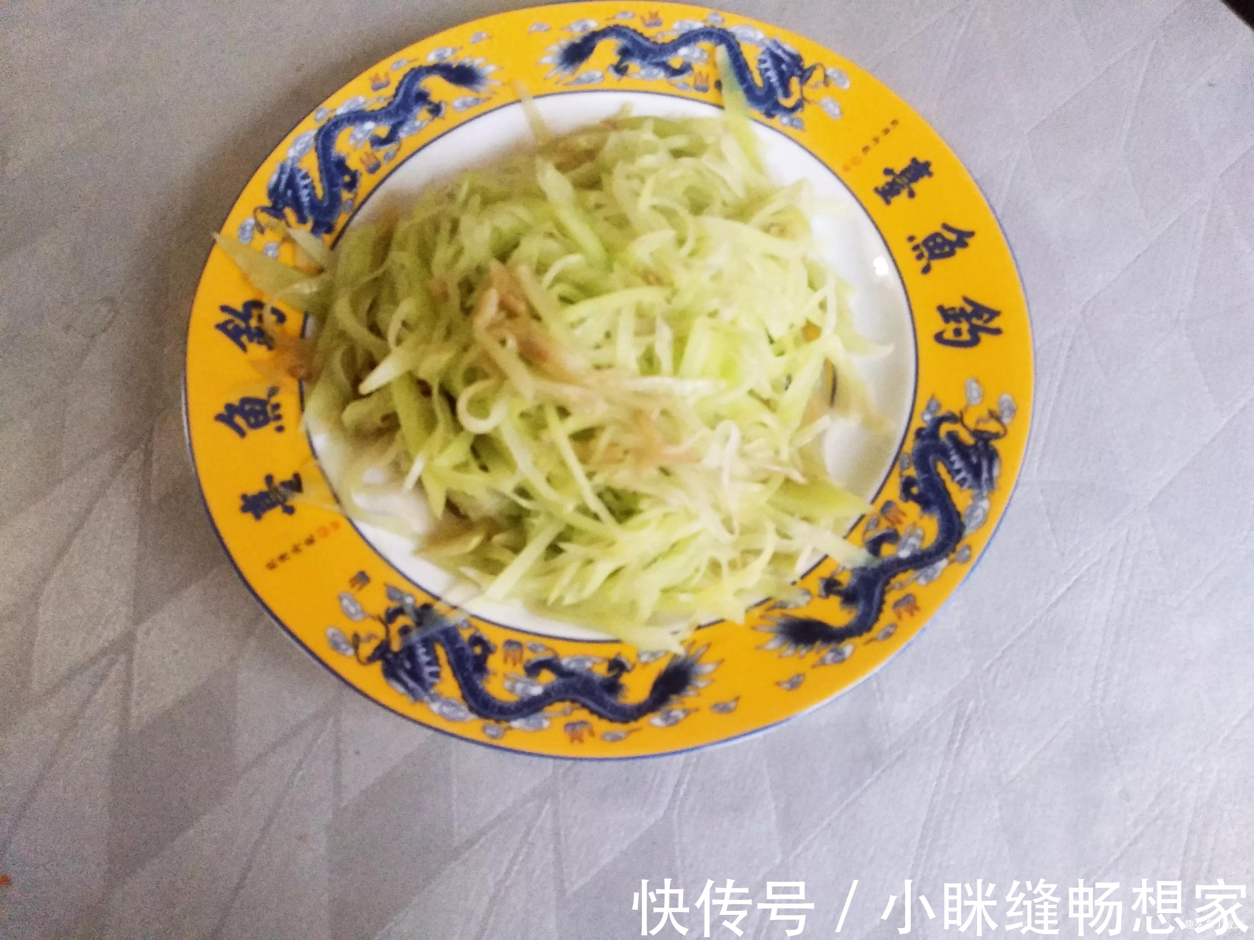 菜老妈|老妈来家中做客，媳妇做了4菜1汤，老妈没怎么动筷，这菜差吗