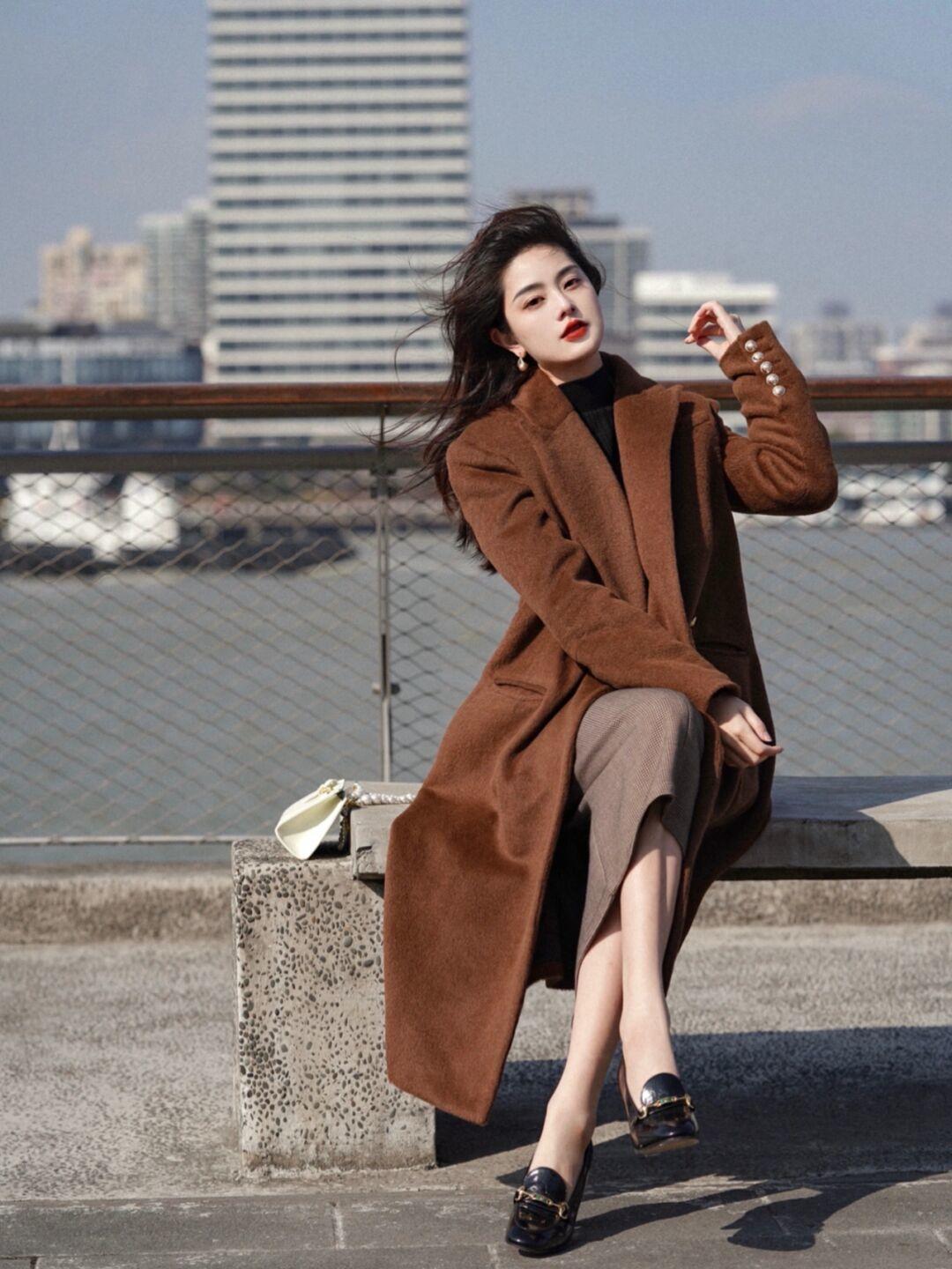 微喇裤 大衣怎么穿才时髦?看看这些简约高级的穿搭示范,轻松美成焦点