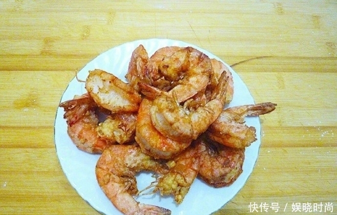 不放过|蒜蓉椒盐虾,让你连虾壳都不放过的大虾做法,还有着浓浓的蒜香