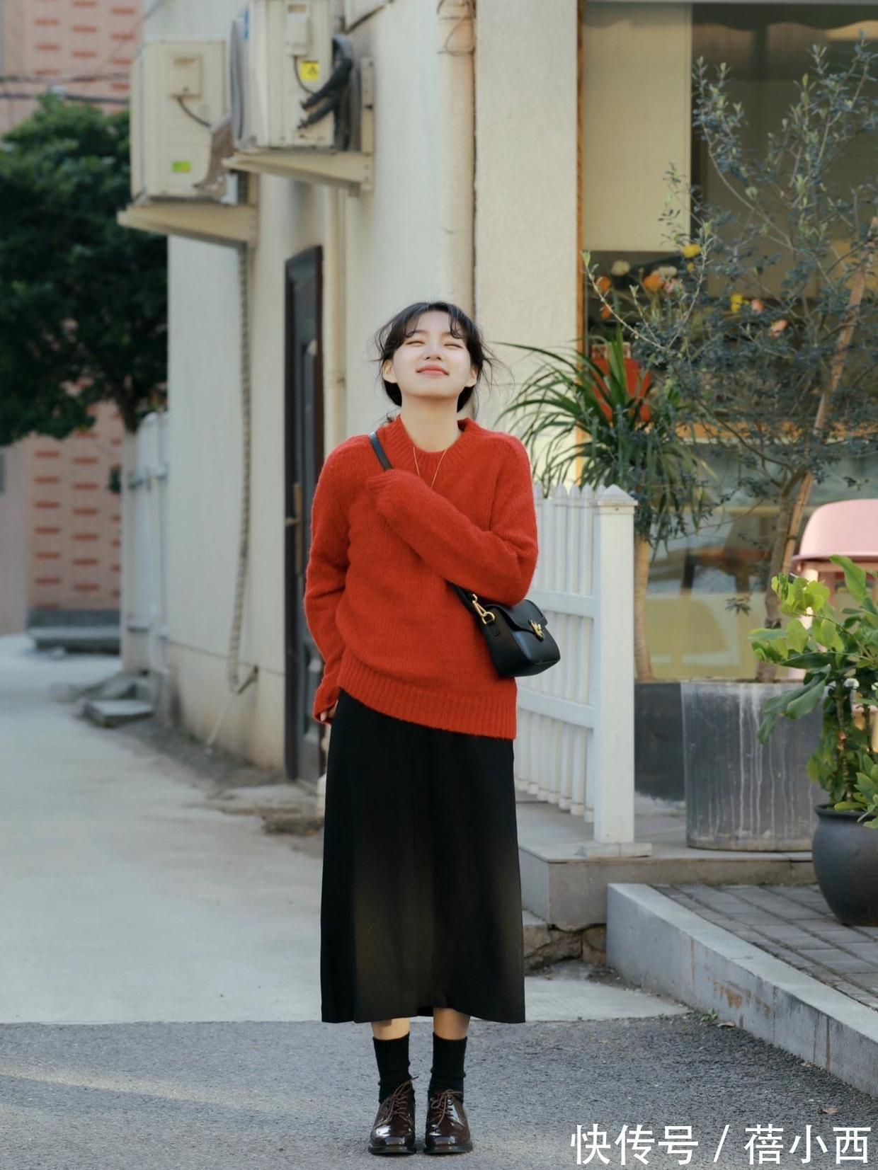 毛衣 新年穿搭选什么?首选“红色毛衣”来搭配,甜美满分更显元气