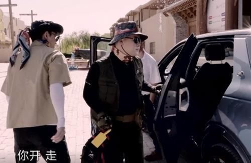 小岳岳 岳云鹏和贾乃亮抢节目组的车,导演态度引热议终于像鸡条了